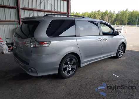 2018 Toyota Sienna Se/Se Premium z USA, uszkodzony, nr VIN 5TDXZ3DC0JS950481
